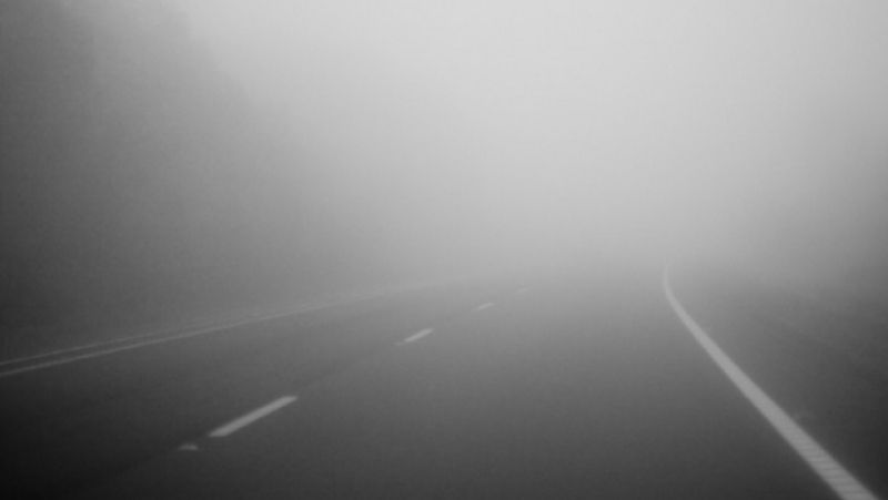 Atenție! DN2 și alte șosele din toată Moldova, sub ceață până la ora 13.00!