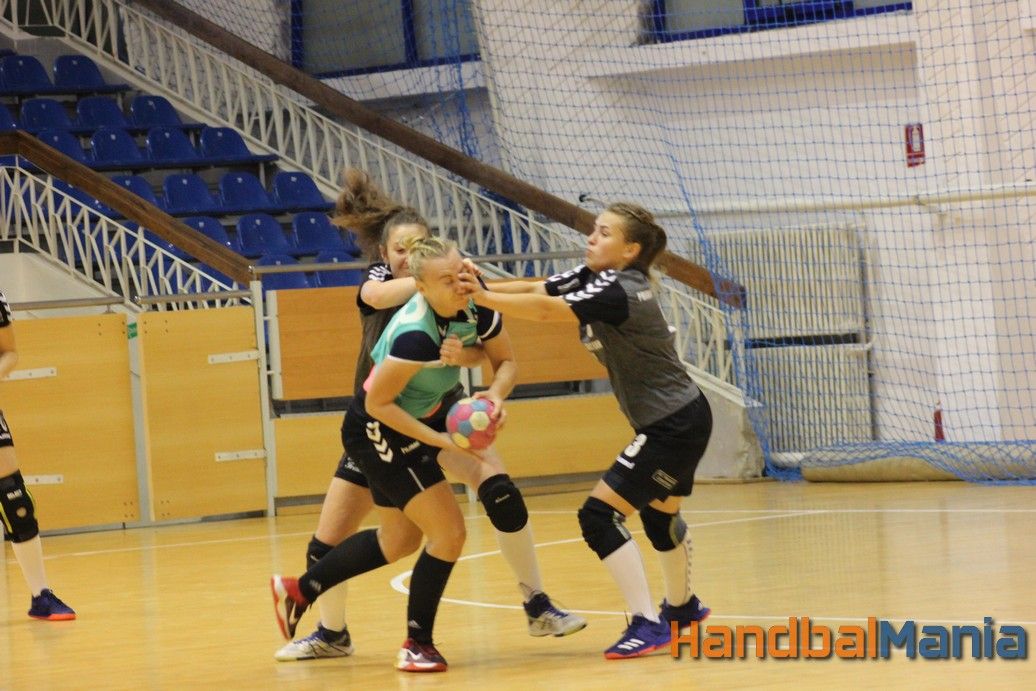 GALERIE FOTO:Nu te pui cu fetele!Meci cu scântei în Sala Sporturilor din Bacău. Coate, pumni, două cartonașe roșii și o descalificare la meciul de handbal feminin Știința Bacău- HCF Piatra Neamț 26-20 (10-10)