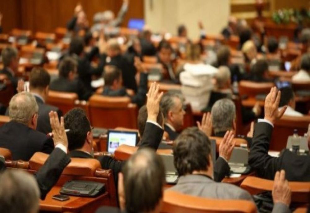 Eliminarea pensiilor speciale, la vot în Camera Deputaților