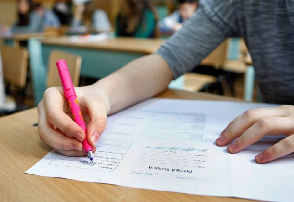 Evaluarea Națională începe în 15 iunie cu proba la Română. Condiții speciale pentru elevii aflați în izolare și depistați cu COVID-19