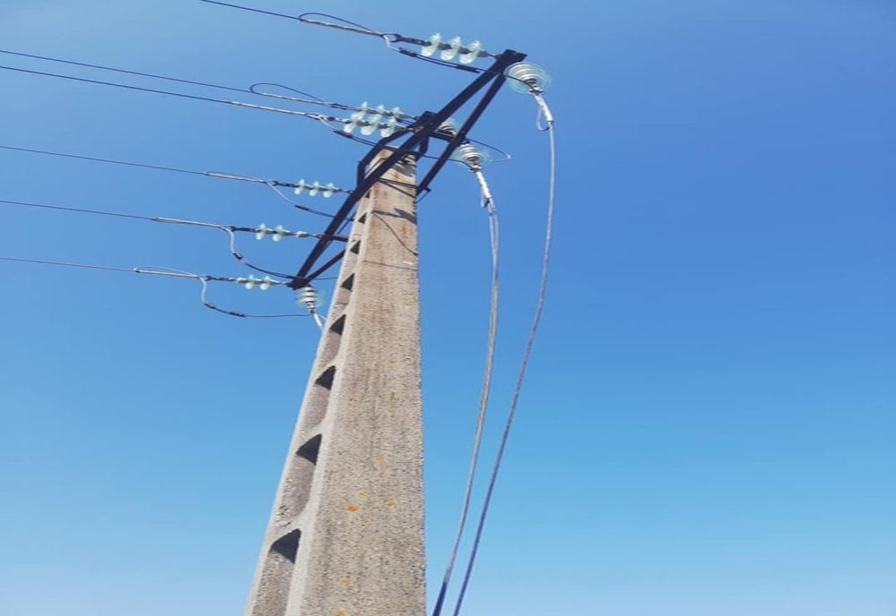 Prinși la furat stâlpi betonaţi, de electricitate