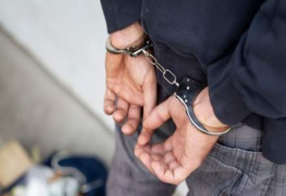 Urmărit naţional, depistat de poliţişti. Pentru ce era căutat bărbatul