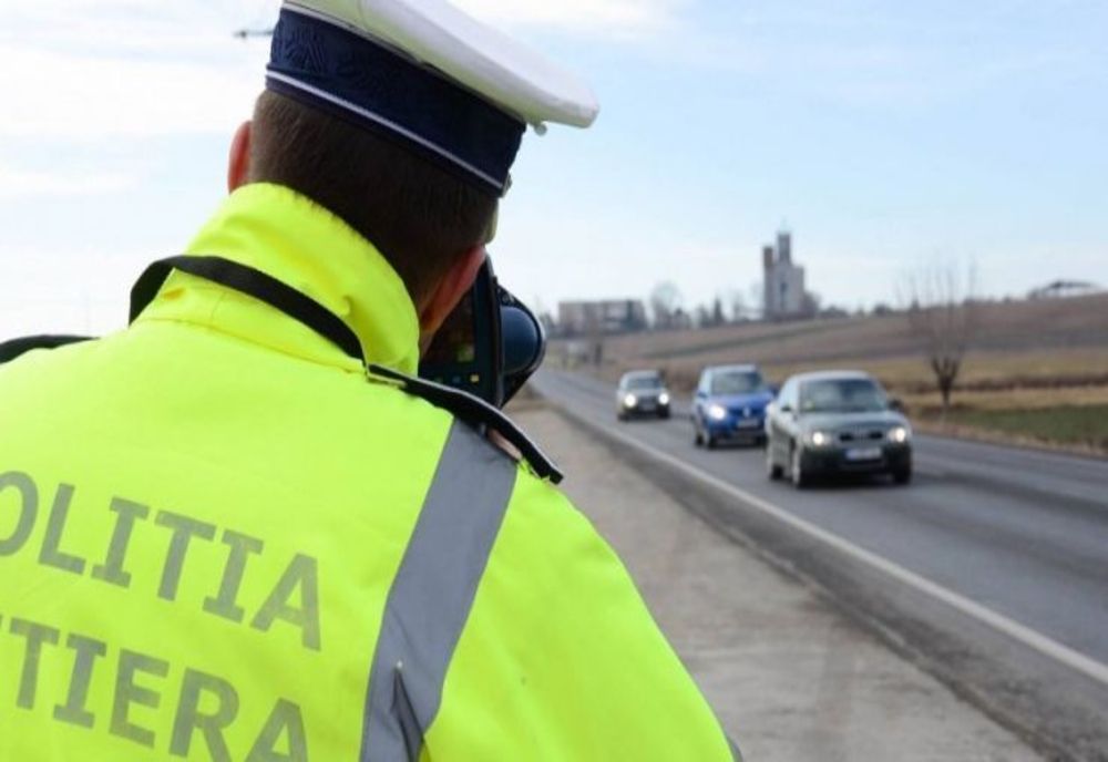 Doi șoferi vitezomani, depistați de radar. Unul „zbura” cu 184 km/h, altul cu 177 km/h