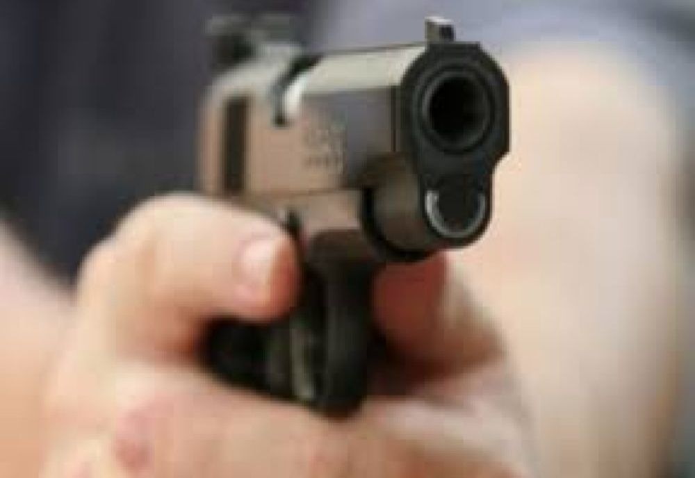 Bărbat, reținut pentru tulburarea ordinii şi liniştii publice, lovire sau alte violenţe şi ameninţare