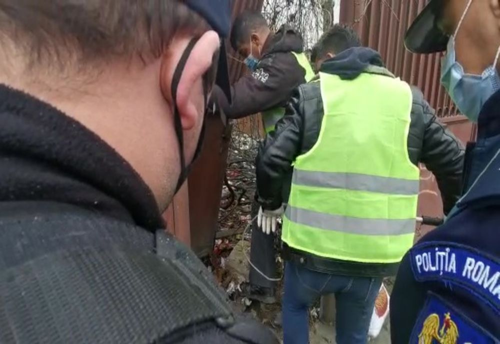 Percheziții domiciliare la persoane bănuite de trafic de substanțe cu efecte psihoactive