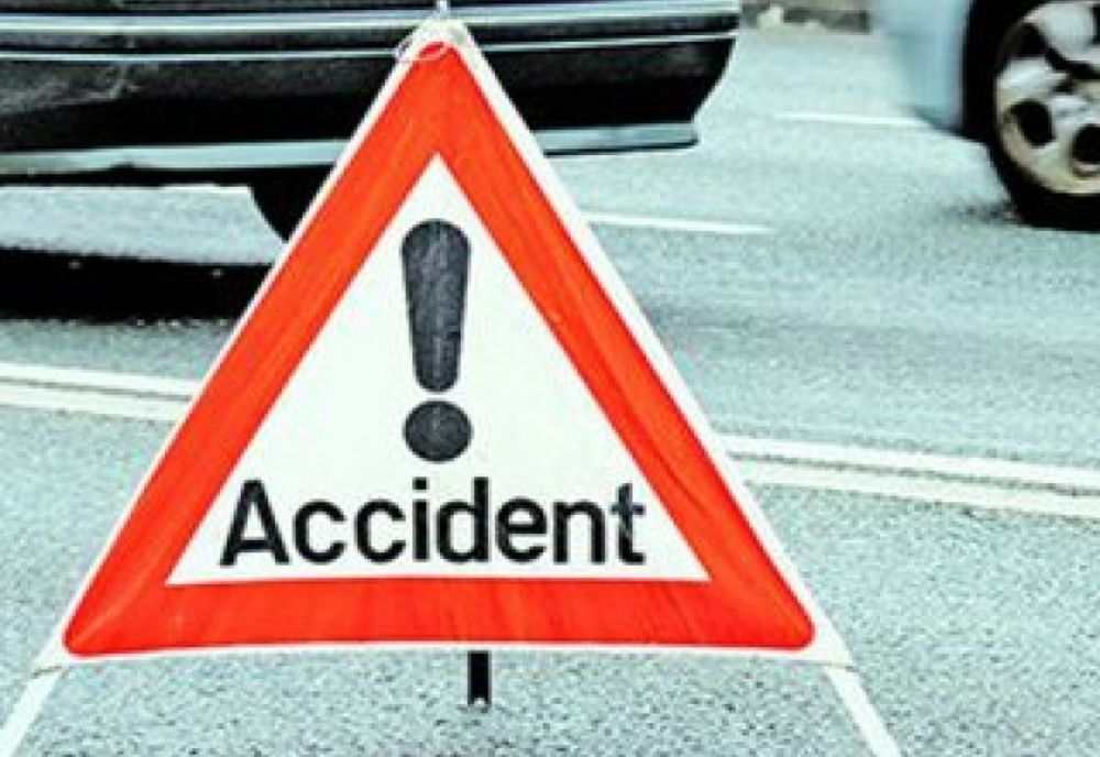 Accident grav, în jud. Bacău. Microbuz plin cu pasageri, impact nimicitor cu un autoturism - 3 victime