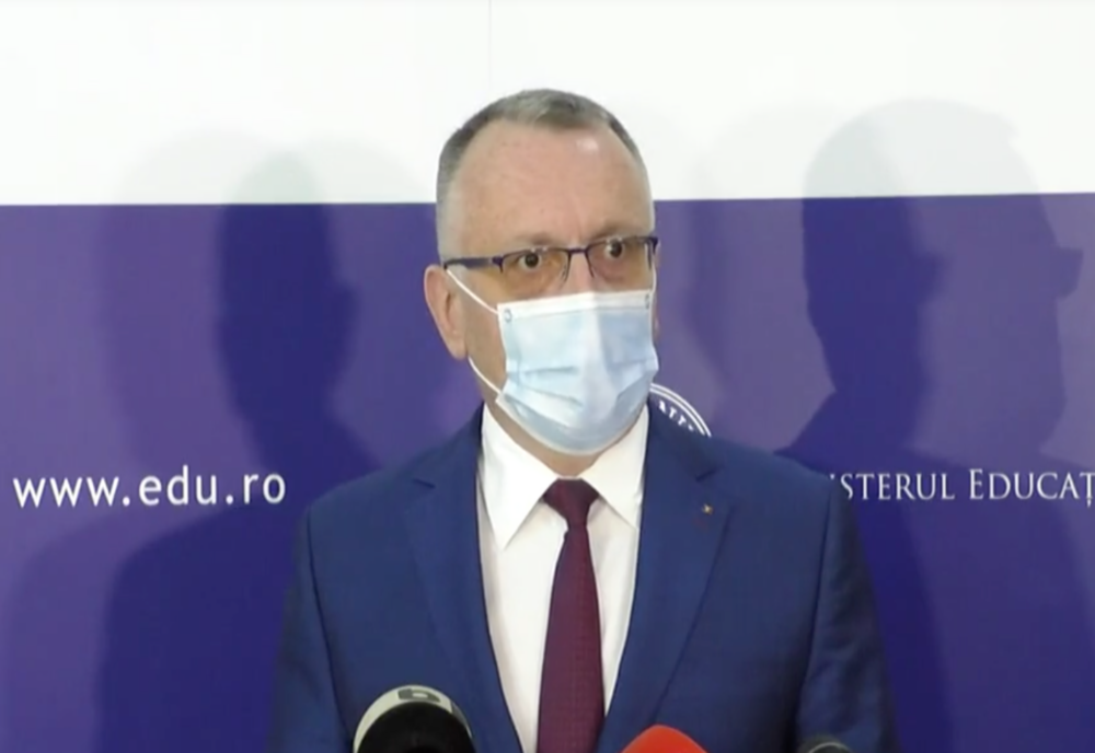 Sorin Cîmpeanu, despre rezolvarea subiectelor la Evaluarea Naţională: Doar 6% dintre elevi au putut să scrie perfect româneşte