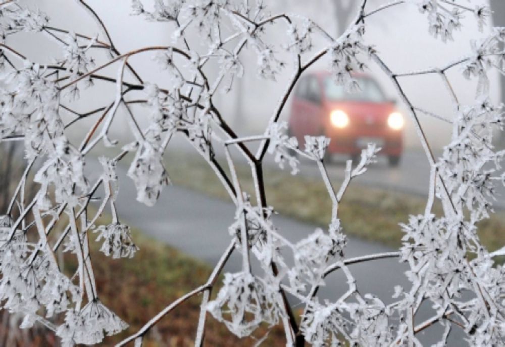Prognoza meteo: lapoviță și vânt puternic, temperaturi la limita înghețului