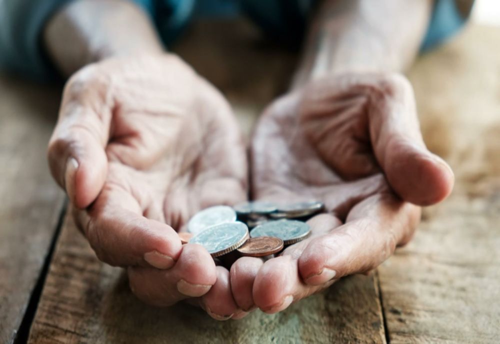 Statul le dă înapoi sutelor de mii de pensionari banii reținuți ilegal. Când și cum se vor primi sumele
