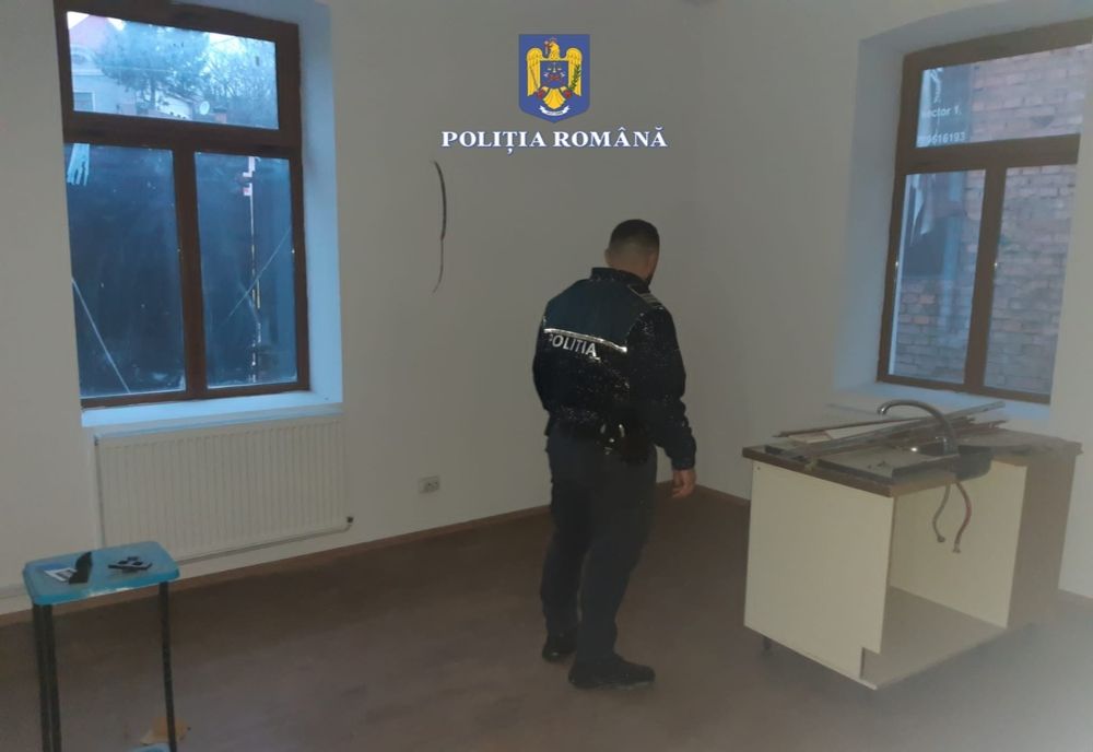 42 de percheziții într-un dosar privind infracțiuni de înșelăciune, cu un prejudiciu de aproximativ 4.000.000 de lei
