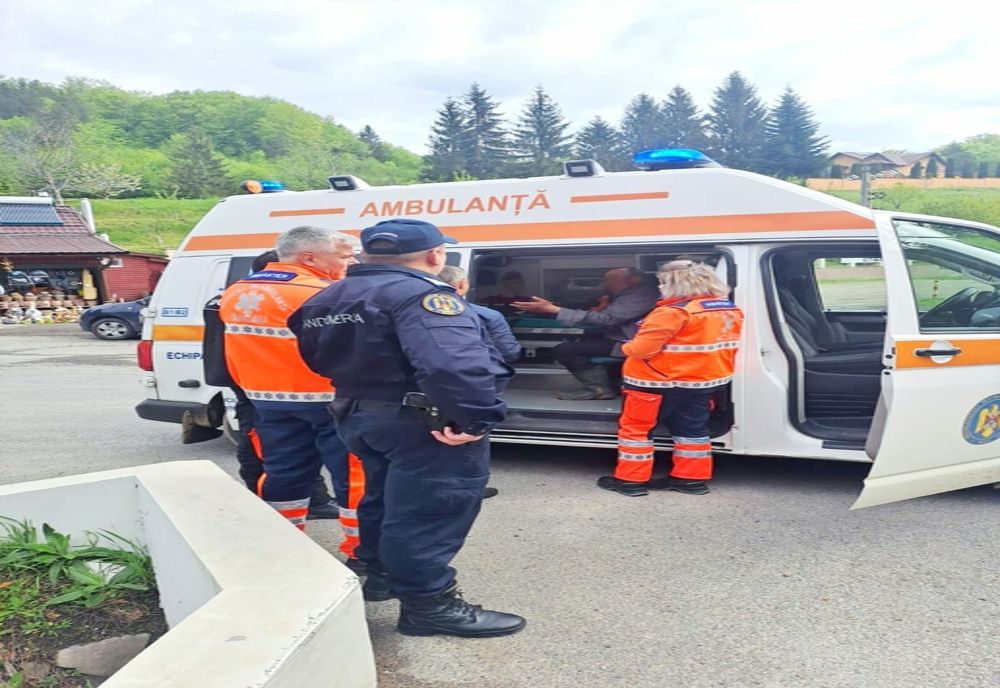Bărbat atacat de ursoaică! Care a fost norocul său