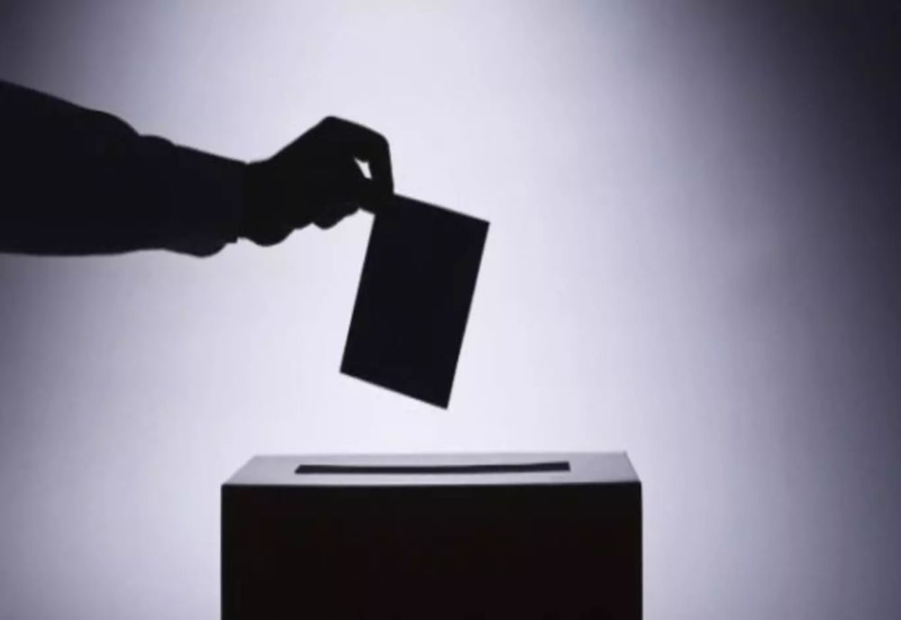 SONDAJ: 55,1% DINTRE ROMÂNI SUNT DE ACORD CĂ TOATE PARTIDELE EXISTENTE ACUM AR TREBUI SĂ DISPARĂ