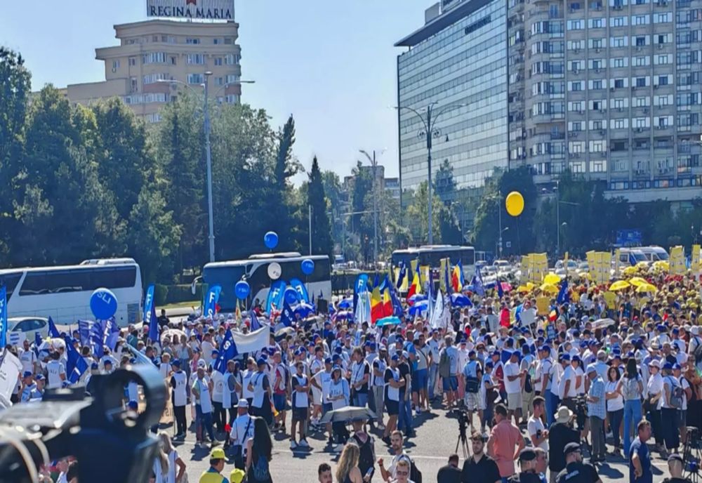 PROTESTUL PROFESORILOR. SINDICALIȘTII SPUN CĂ MÂINE DIMINEAȚĂ DASCĂLII VOR FI PREZENȚI LA CLASE, DAR NU SE VOR FACE ORE