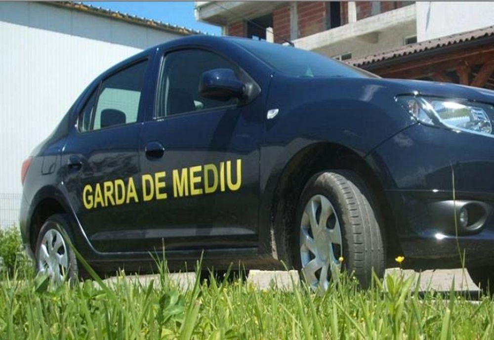 UN RESTAURANT DIN BACĂU A FOST AMENDAT PENTRU POLUAREA UNUI PÂRÂU
