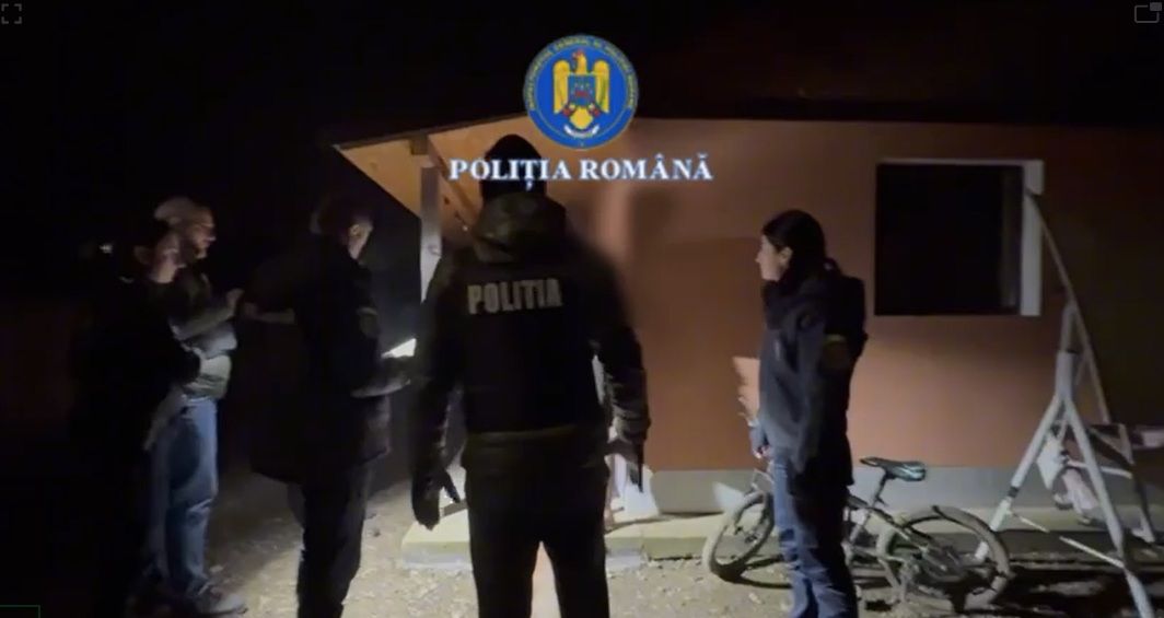 Percheziții și patru rețineri într-un dosar de furt calificat la Onești