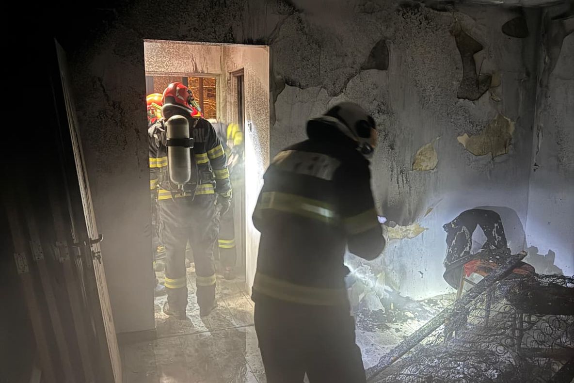Explozie urmată de incendiu într-un apartament din Onești, în noaptea de Crăciun