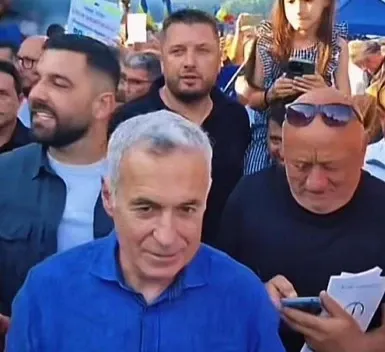 Călin Georgescu, baie de mulțime la Osica de Sus. Mesaj crucial pentru toți românii