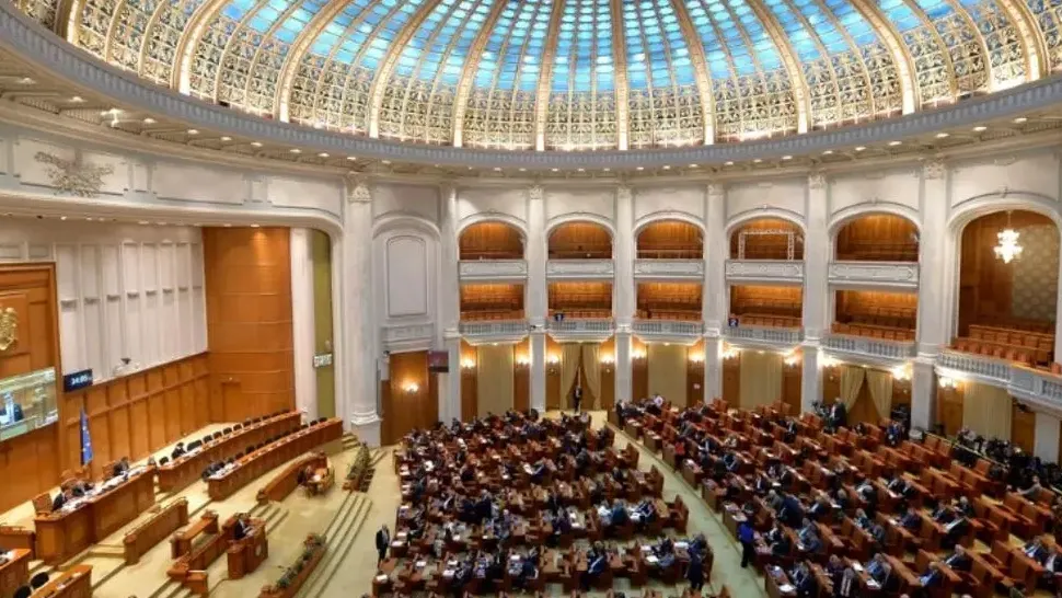 Privilegiile de care beneficiază miniștrii și parlamentarii în plină austeritate. Cheltuieli uriașe, acoperite din banii românilor