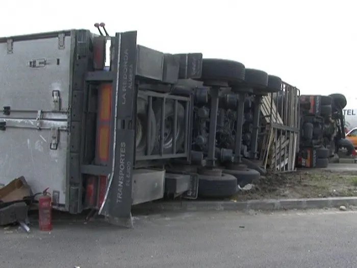 Tir-rasturnat-pe-DN-1