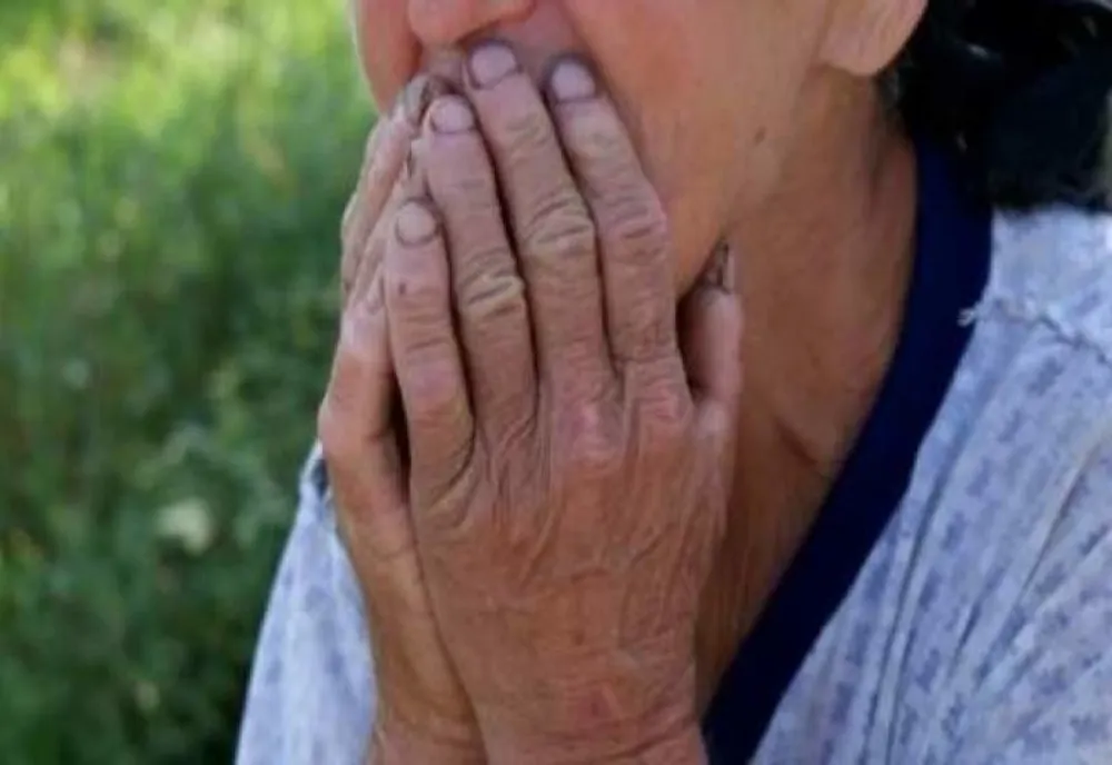 Un tânăr de 18 ani din Blăgești a violat și tâlhărit o bătrână de 72 de ani