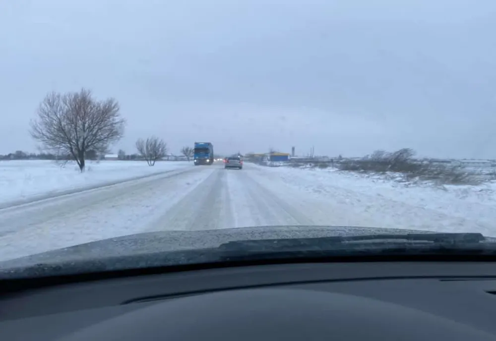Se circulă în condiții de iarnă în judetul Bacău