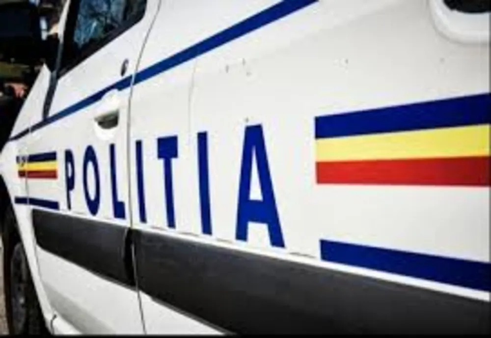 Trei minori prinși după ce au furat două poșete
