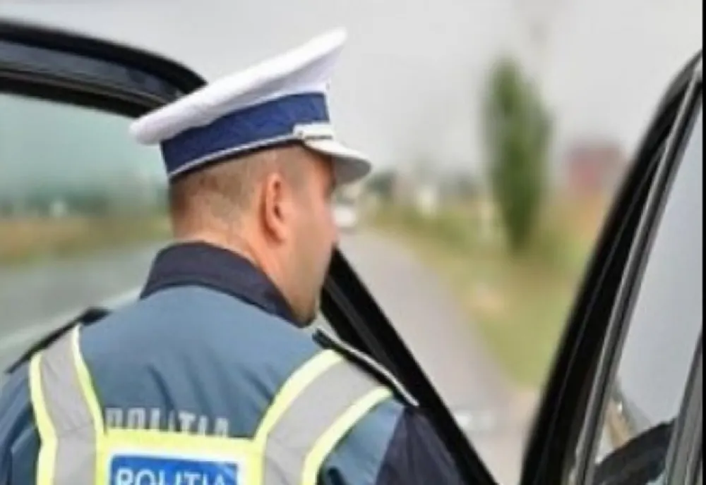 Dosare penale pentru doi tineri teribiliști care s-au urcat la volan fără a avea permis de conducere
