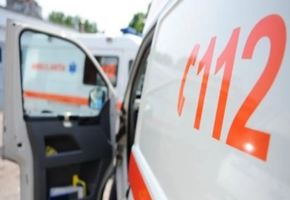 Accident rutier la Răcăciuni. O femeie a ajuns la spital