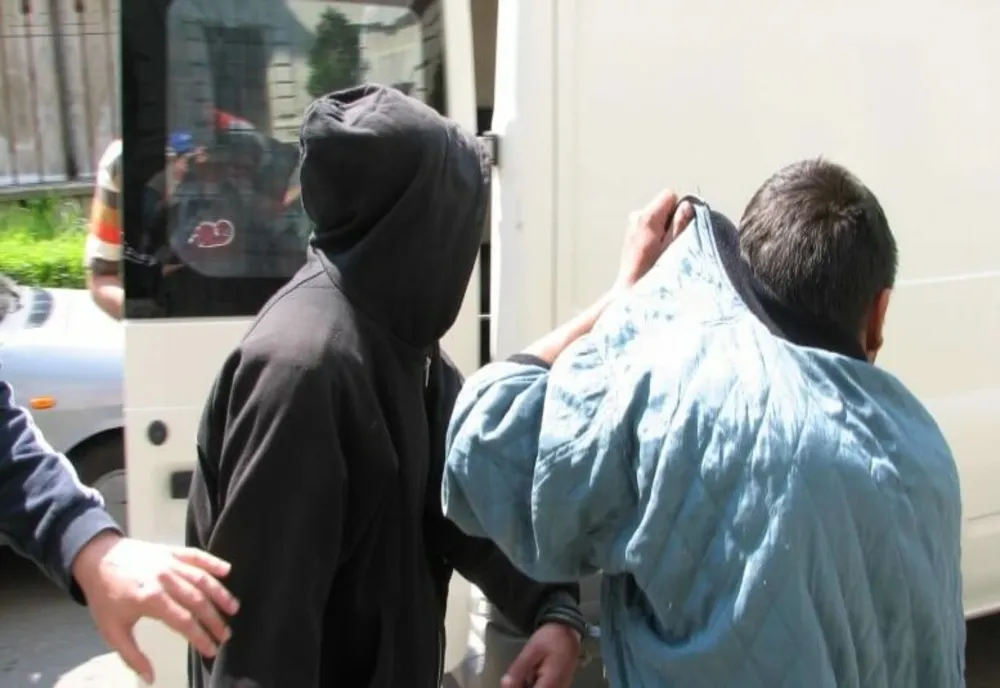 Doi copii, de 12 și 14 ani, anchetați de polițiști. Au crezut că e glumă, dar s-au ales cu dosar penal!