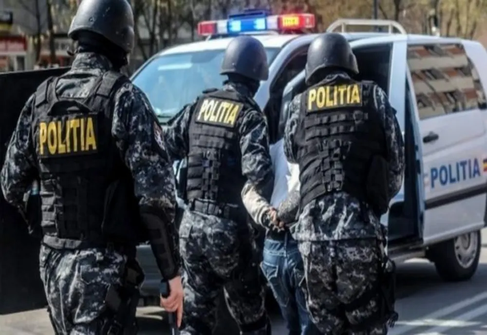 Percheziții în Bacău și Alba pentru a prinde doi tineri care au tâlharit o familie! Cum acționau infractorii