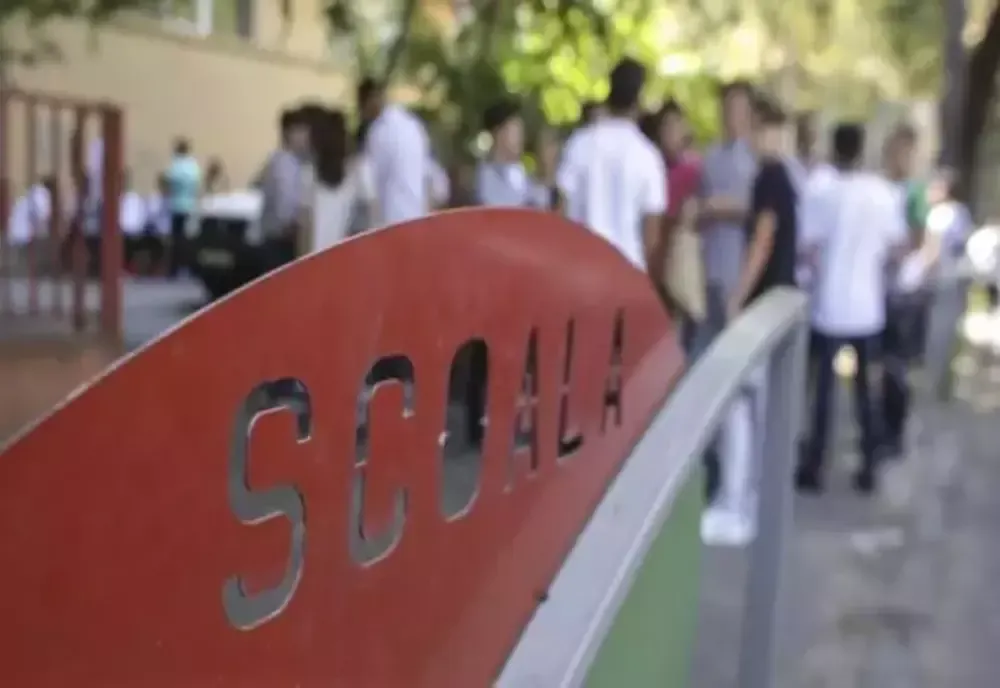 OFICIAL Școlile și grădinițele pot intra, de pe o zi pe alta, într-un scenariu de funcționare