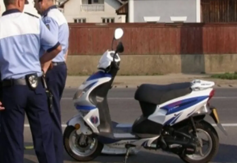 Cercetat după ce a condus fără permis, un moped neînmatriculat