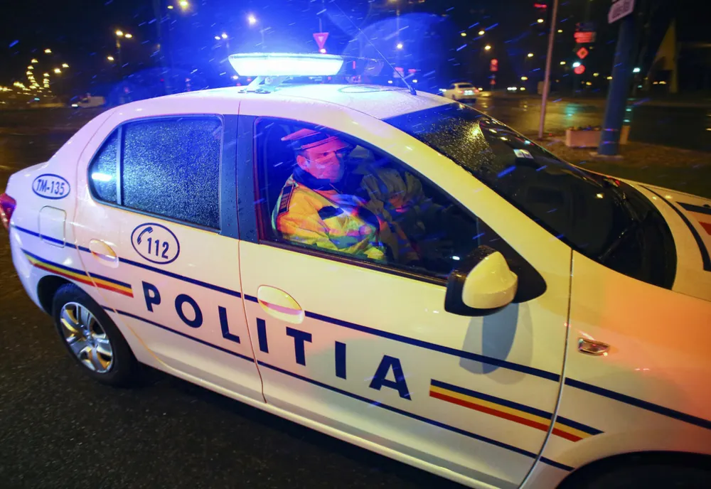Bărbat cercetat pentru violenţă în familie, violare de domiciliu, ameninţare şi lovire 