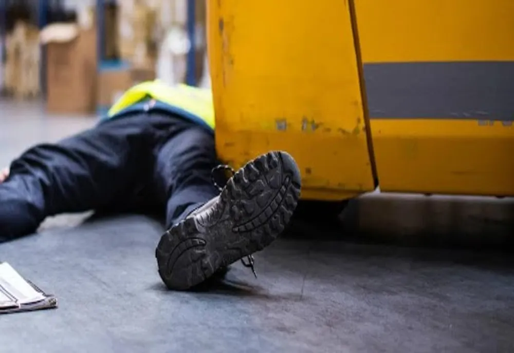 Un angajat al Aerostar a fost rănit într-un accident de muncă