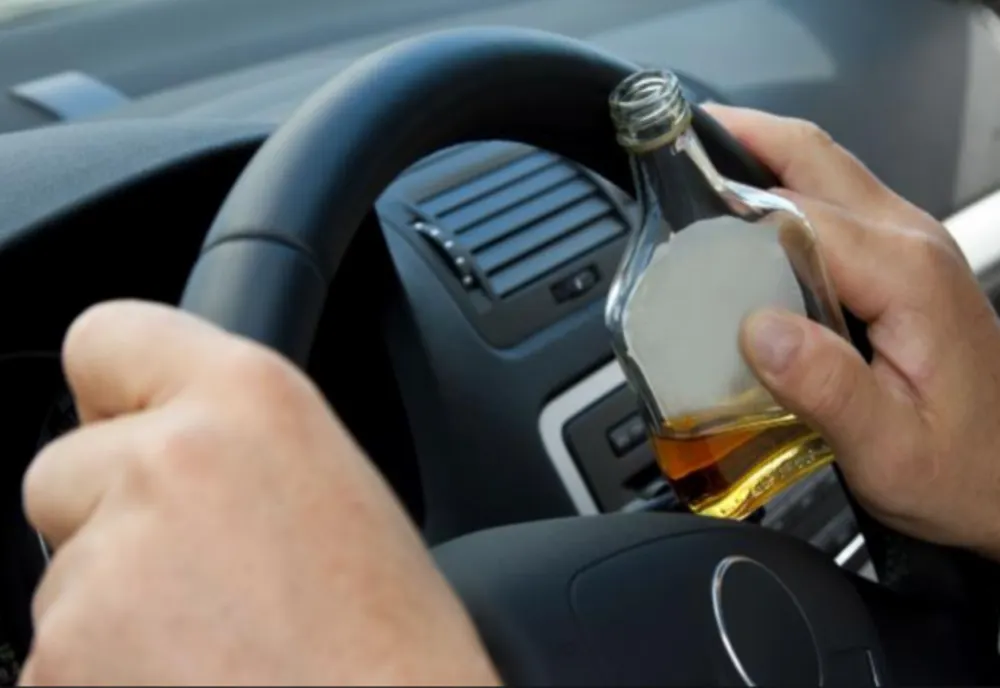 Pericol pe șosea! La volan fără permis de conducere și cu o alcoolemie de 1,15 mg/l alcool pur în aerul expirat