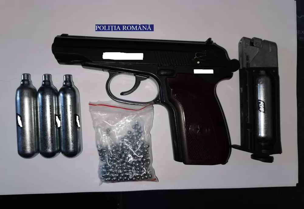 Armă deținută ilegal, ridicată de polițiști în vederea continuării cercetărilor 