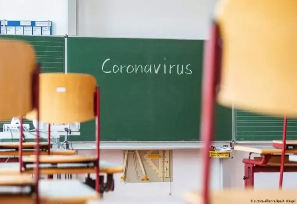 Ordinul comun cu regulile pentru școli a fost MODIFICAT! Ce măsuri se iau dacă un elev e depistat POZITIV și când se trece în online