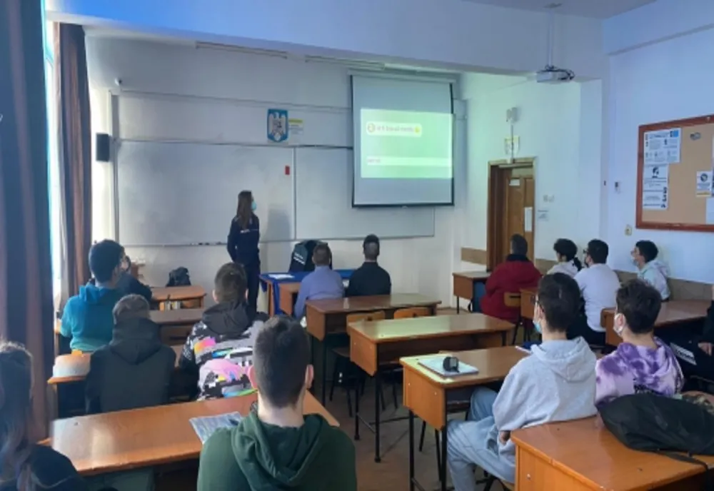 Activități de prevenire a victimizării minorilor în școlile din județ