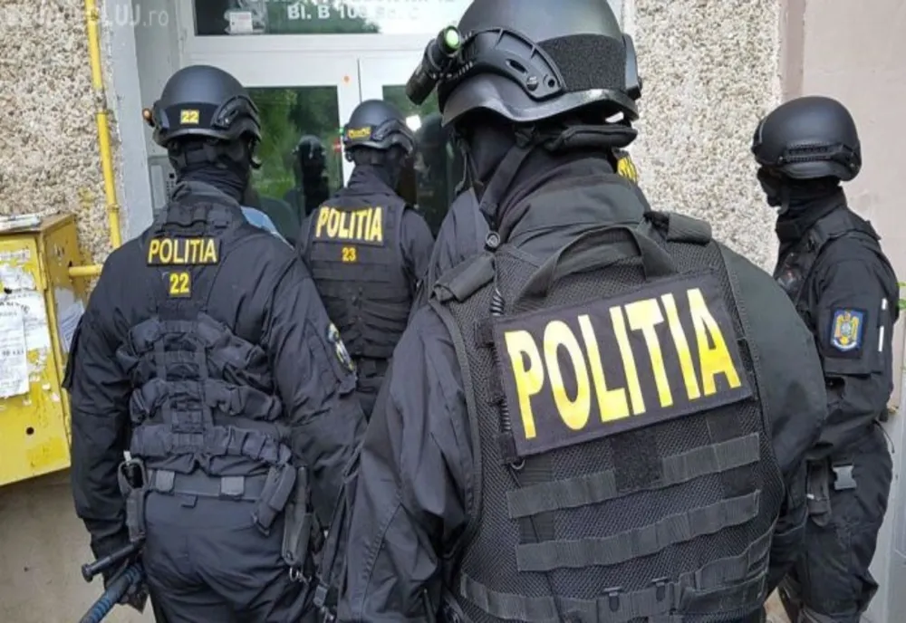 Percheziții domiciliare la bănuiți de tulburarea ordinii și liniștii publice și uz de armă fără drept