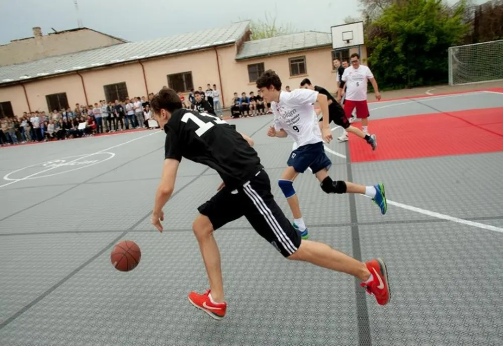 Camera Deputaților: Primăriile trebuie să aloce cel puţin 30% din buget pentru activităţi sportive pentru copii şi juniori
