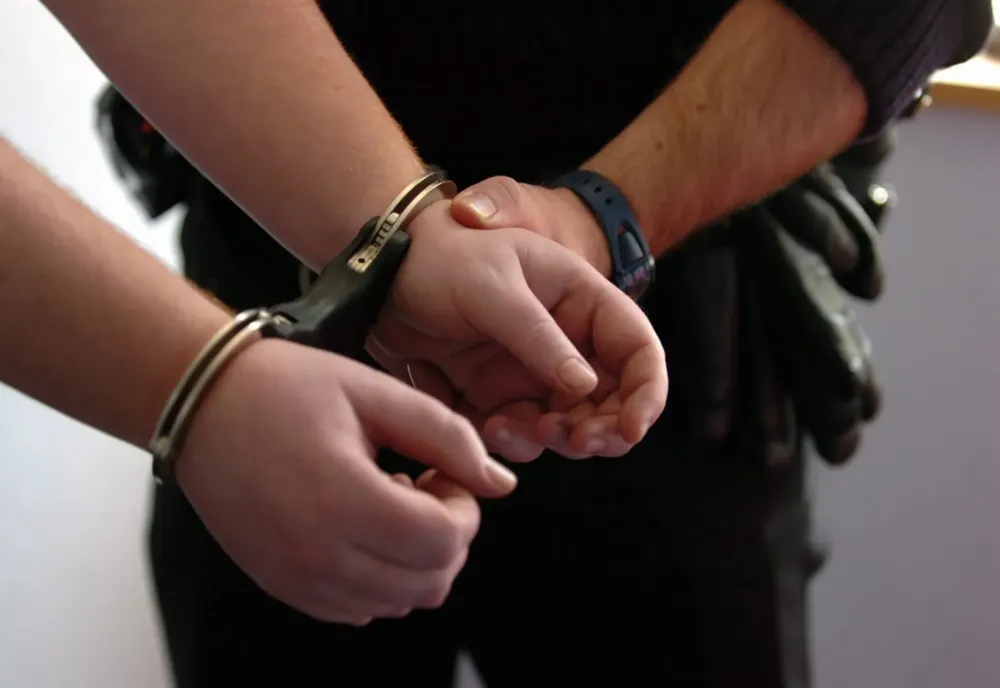 Un minor a vrut să dea foc unei benzinării. Polițiștii l-au reținut