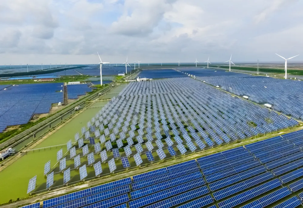 Acord între negociatorii UE pentru o reducere semnificativă a emisiilor industriale de carbon, până în 2030
