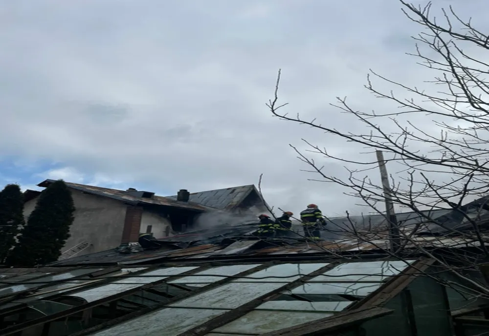 Incendiu la o casă din Traian! Focul a pornit de la modul de aprindere greșit