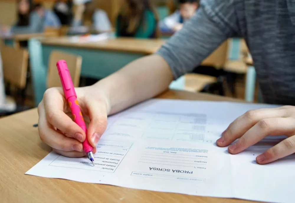 Situație îngrijorătoare la Evaluarea Națională: Aproape 5% dintre elevii de clasa a VIII-a nu au participat la Matematică