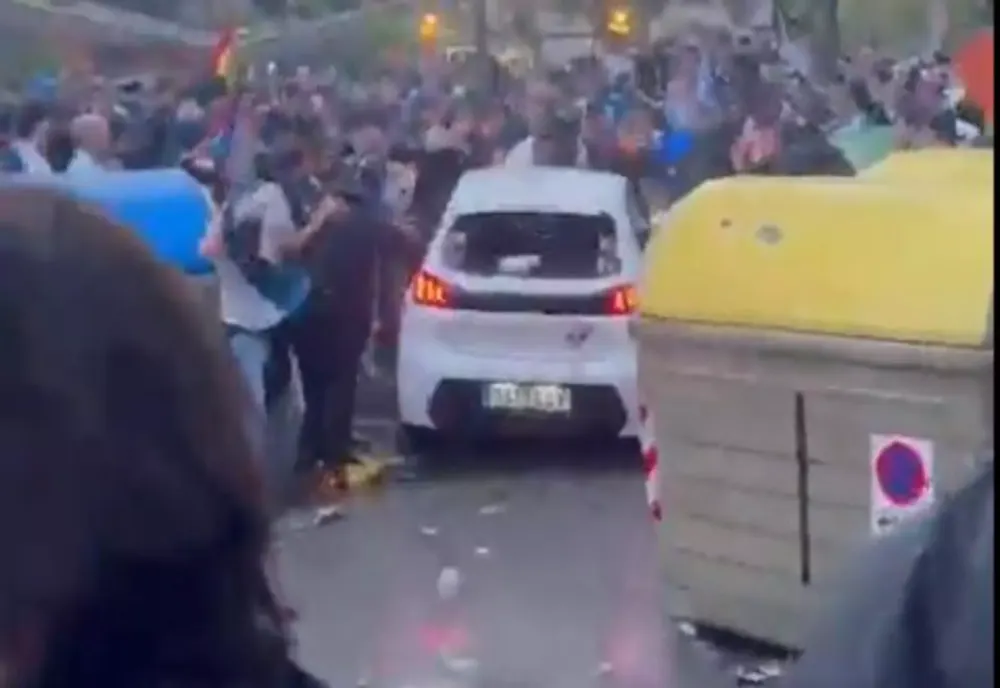 INCIDENT RUTIER ÎNAINTEA MECIULUI ESPANYOL - FC BARCELONA. 14 SUPORTERI RĂNIȚI