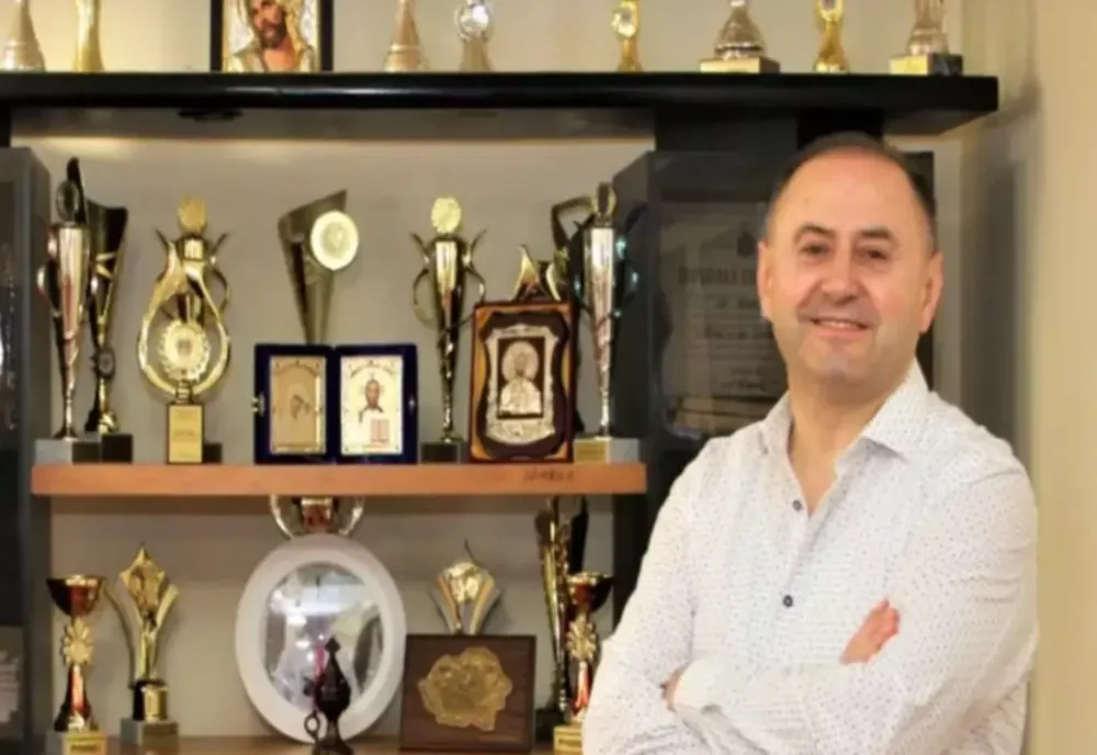 FĂNEL BOGOȘ, OMUL DE AFACERI CARE AR FI PLĂTIT 1,5 MILIOANE DE EURO PENTRU A AJUNGE LA PREMIERUL BOLOJAN, A FOST REȚINUT. DOSAR CU RAMIFICAȚII ÎN SERVICIILE SECRETE