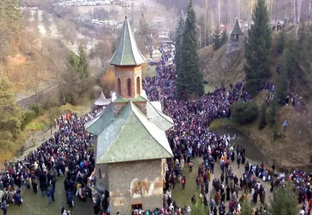 Sf. Arsenie Boca, canonizat OFICIAL azi. Pelerinaj uriaș la Prislop, sunt așteptați zeci de mii de credincioși - FOTO