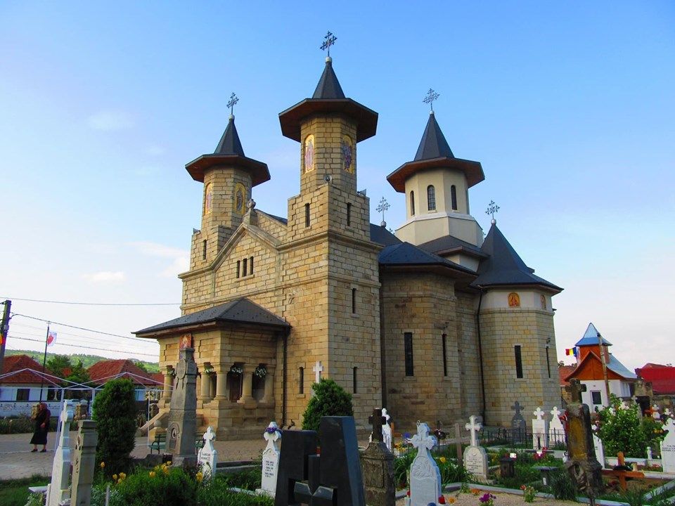 biserica oituz2