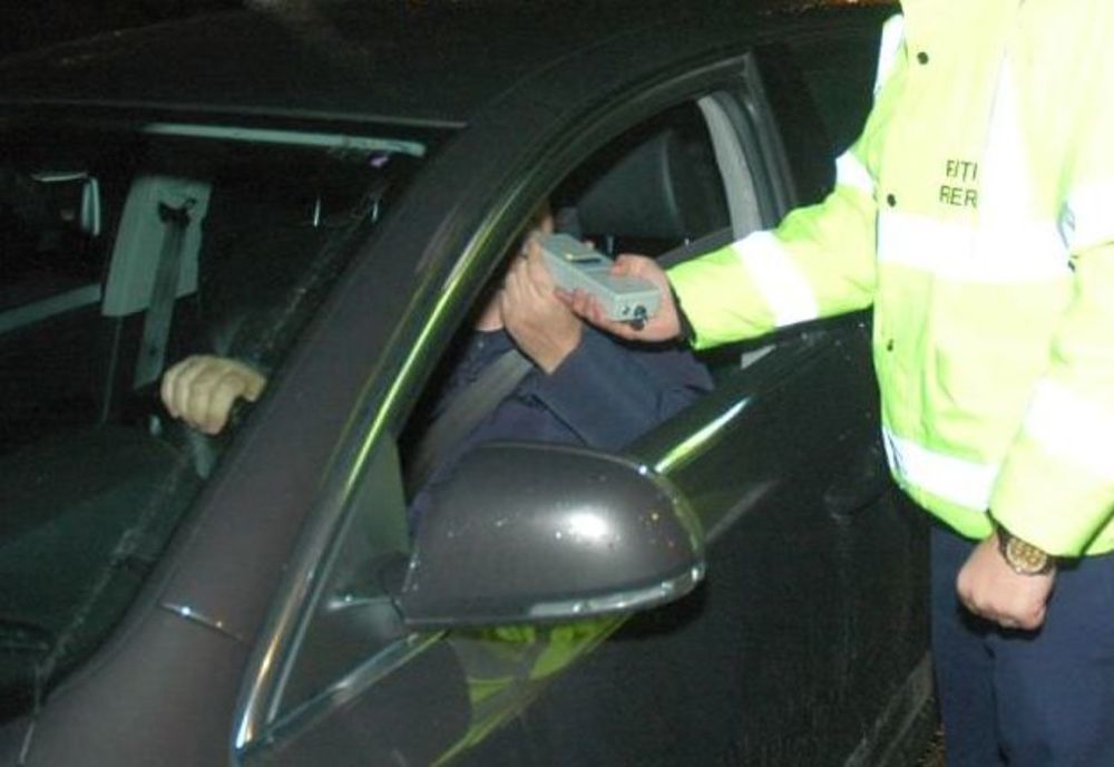 Un bărbat din Bacău s-a ales cu dosar penal după ce s-a urcat beat la volan