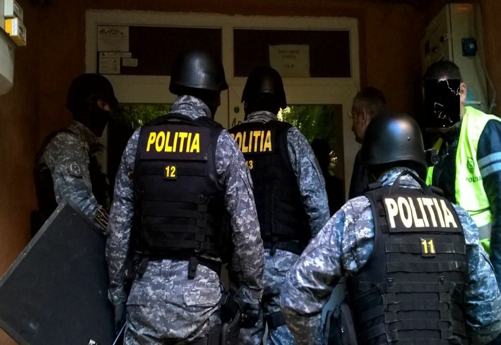 Percheziții în 67 de locații din care nouă sunt instituții publice!